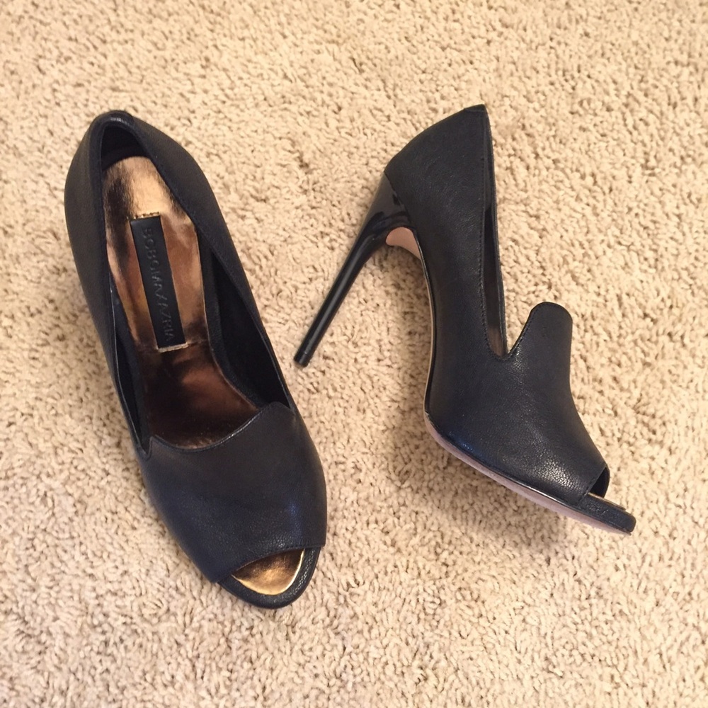 BCBG Max Azria Black Pumps!